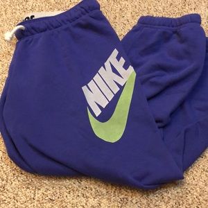 Nike Cropped Sweats